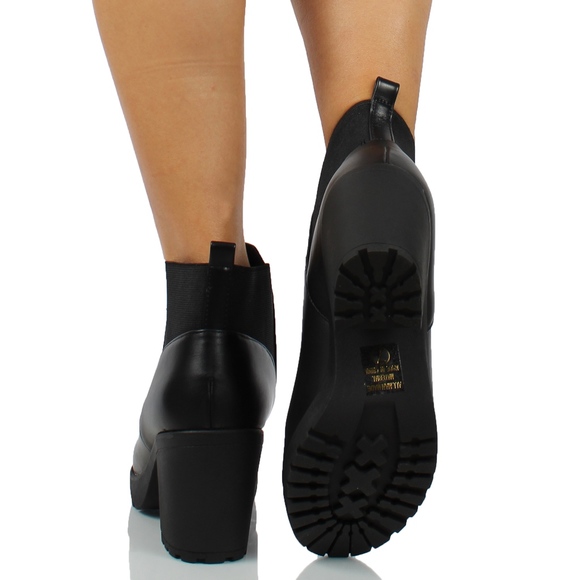 Restock!Black Faux Leather Elastic Pull On Tab Lug - Picture 8 of 8